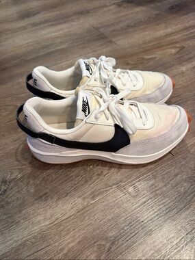 Nike Waffle Debut 1972 White Gray Suede Sneakers Women’s Size 8